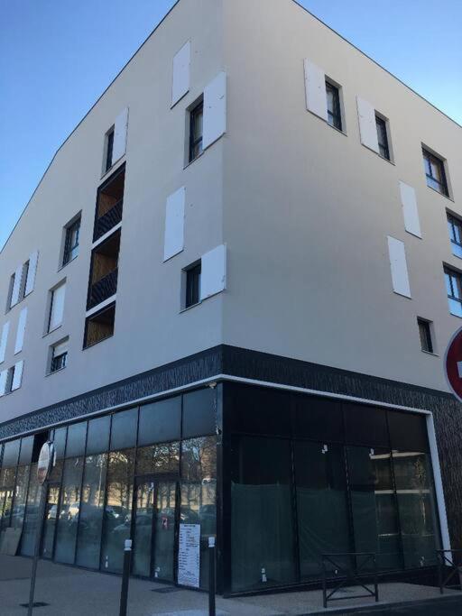 Résidence du Clos de l'Arche Torcy - Appartement de 34 m2, avec coin nuit, coin salon, coin cuisine, et parking privé souterrain - Idéal longs séjours Extérieur photo