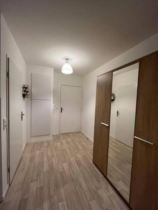 Résidence du Clos de l'Arche Torcy - Appartement de 34 m2, avec coin nuit, coin salon, coin cuisine, et parking privé souterrain - Idéal longs séjours Extérieur photo